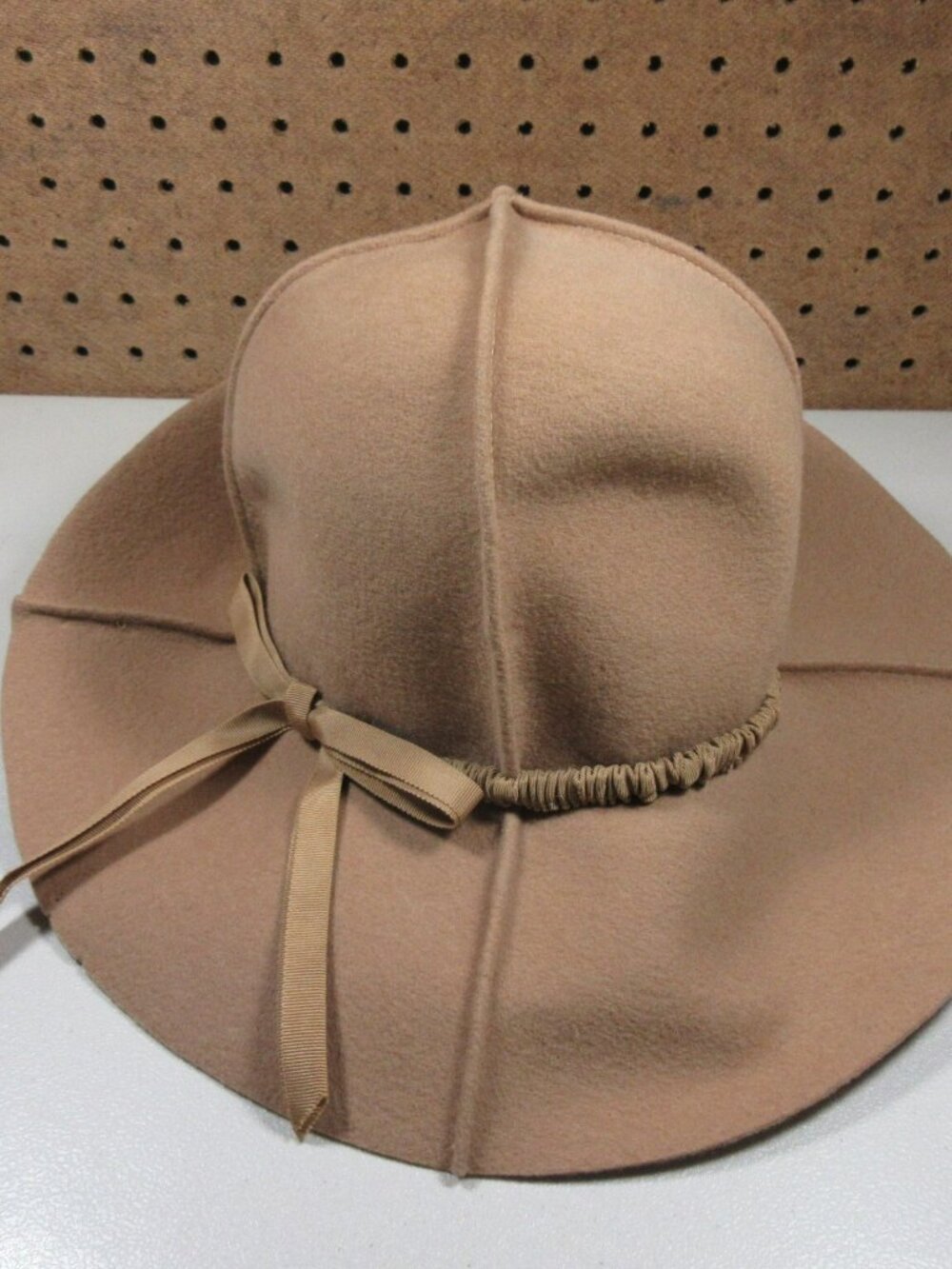 Glenover womens beige Wool Cloche Hat S